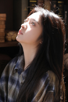 原神女角色一边流汗一边红着脸